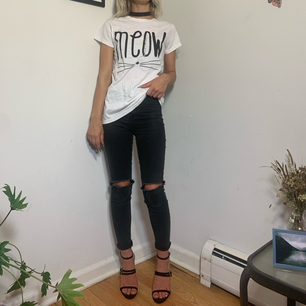 'MEOW' Cat Graphic Tee | White